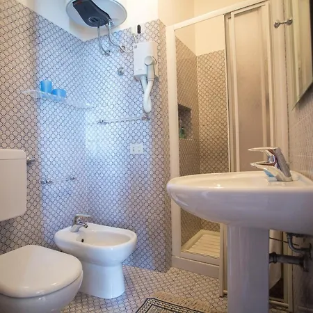 House With Garden And Sea View In Vakantiehuis Lipari (Isola Lipari)