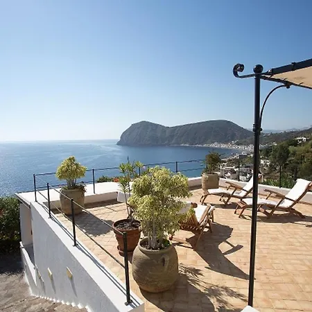 House With Garden And Sea View In