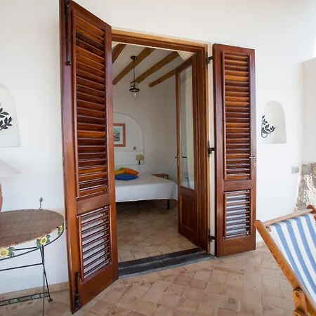 Vakantiehuis House With Garden And Sea View In Lipari (Isola Lipari)