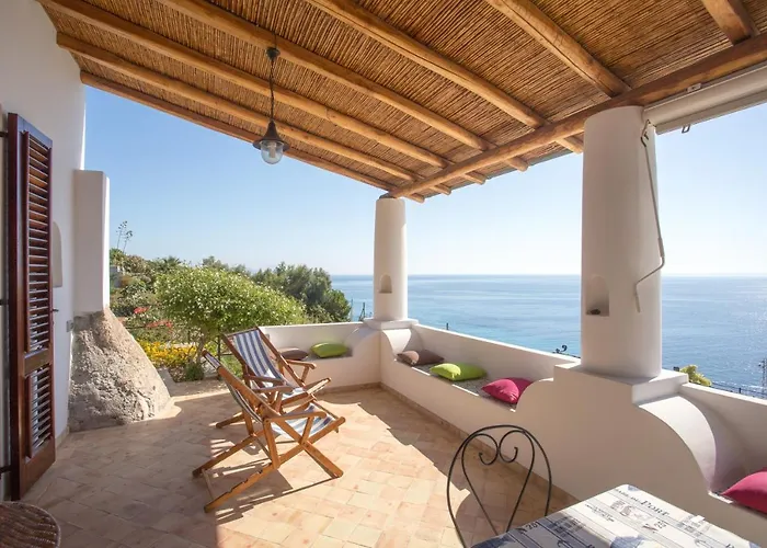 House With Garden And Sea View In